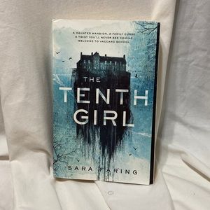 Sara Faring paperback The Tenth Girl& The Looking Glass Wars by Frank Bedford